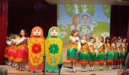 Танец матрёшек (г. Саратов).
